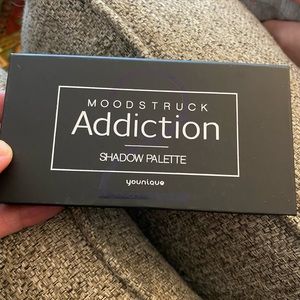 Younique Moonstruck Addiction Shadow Palette #2